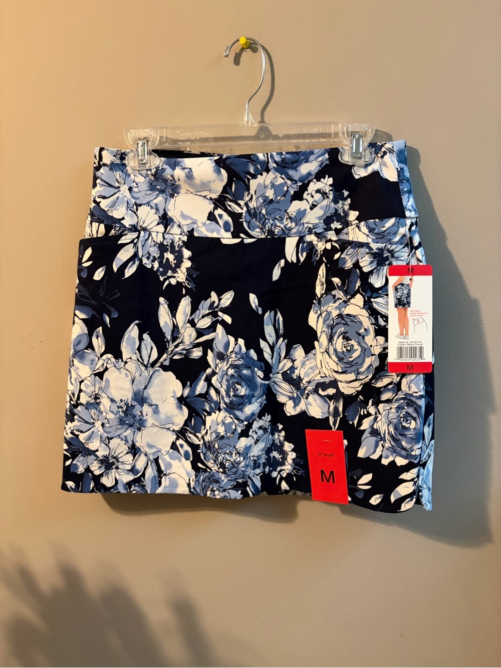 S.C. & Co. Navy Floral Tummy Control Skort Size M NWT
